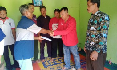 Aparatur Desa Budi Daya Beserta Masyarakat Berikan Donasi Kepada Warga Terdampak Banjir