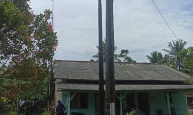 DI DUGA TIANG KABEL DARI JARINGAN 3 DARI KABUNGAN INDOSAT BERDIRI DI TANAH WARGA TANPA IZIN