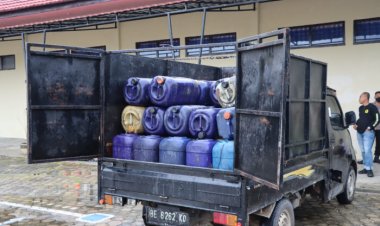 MEMBAWA 37 JERIGEN (1.221 liter) SOLAR SUBSIDI NELAYAN DIAMANKAN POLRES LAMSEL