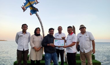 Fizri Nurdin Intens Beritakan Pariwisata "Pemkab Morotai Beri Piagam Perhargaan" Kepada Media Tribunternate.Com