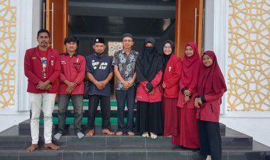 Jelang Berbuka Puasa, Kader-Kader IMM Morotai Berbagi Takjil Kepada Masayarakat