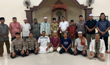 Polres Morotai Laksanakan Sholat Tarawih Di Masjid Arrahman