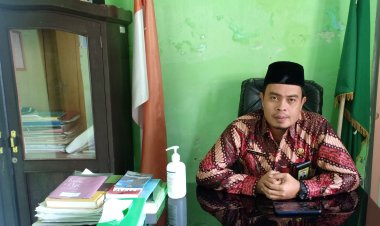 KUA Kecamatan Cempaka  Serahkan 16 Buku Nikah ITSBAT Massal
