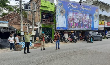 Puluhan Wartawan Turun Ke Jalan Galang Dana-Prihatin Dengan Anggaran Pemkab OKU Timur