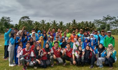 Kepala UPT Puskesmas Ngambur Gelar Senam Sehat Di Pekon Bumi Ratu Bersama 9 Pratin Se Kecamatan Ngambur.