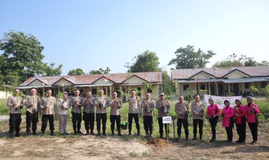 Penanaman Pohon Secara Serentak Oleh Kapolri Dan Para Kepolisian Asean Terpusat Dari Pulau Rinca Propinsi NTT