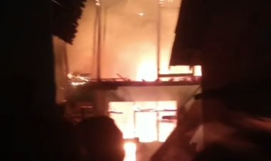 8 rumah  di kemalaraja di lahap si jago merah