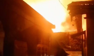 8 rumah  di kemaleaja di lahap si jago merah