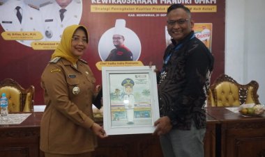 Bupati Mempawah membuka pelatihan kewirausahaan mandiri UMKM di Rumah Budaya Melayu 