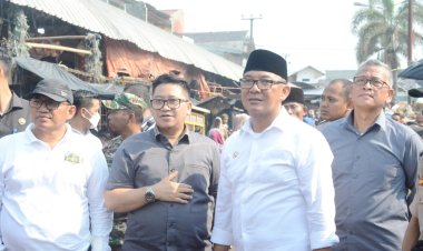 Bupati Iwan Setiawan Pastikan Pedagang Akan Direlokasi Ke Pasar Sementara Agar Bisa Kembali Berjualan