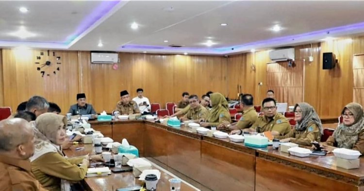 Bupati Tanjabbar Pinta OPD Terkait Laksanakan Operasi Pasar Jelang HBKN Idul Adha