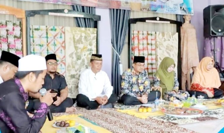 Bupati Didampingi Ketua Dekranasda Halal Bihalal Bersama Pengurus Dekranasda Tanjabbar