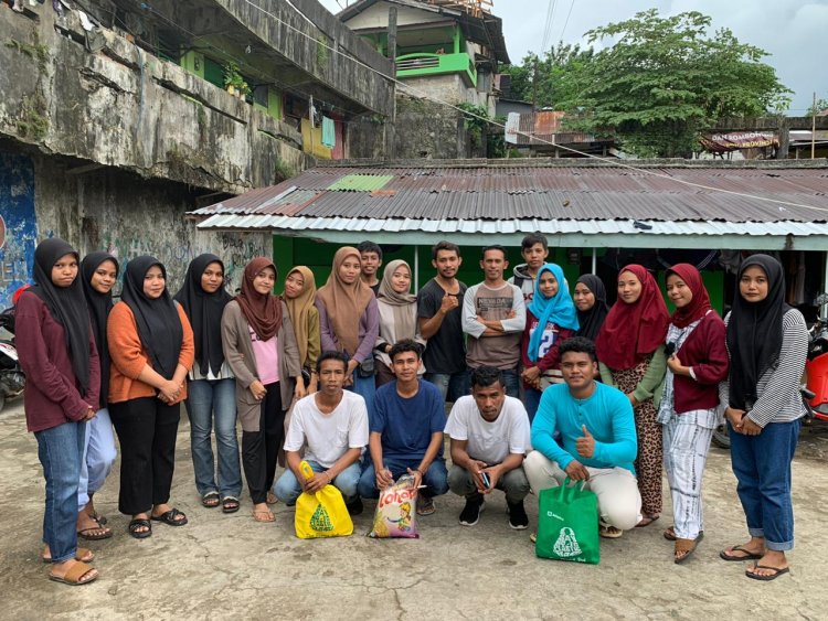 Peduli Terhadap Sesama Wahid Hukul,SH Bagikan 38 Paket Sembako kepada Mahasiswa Tanah Goyang, Sahwai, Laala di Ambon