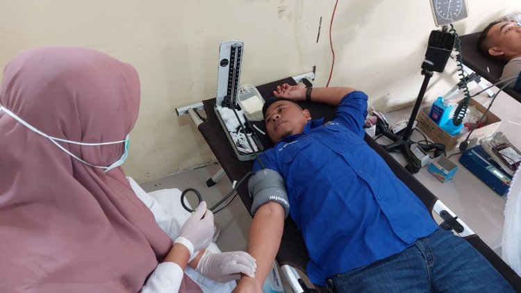 Peringati Hari Humas Polri ke-71 dan Hari Santri Nasional, Polres Aceh Barat Gelar Kegiatan Donor Darah