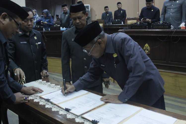 Bupati Jeneponto Iksan Iskandar Hadiri  Rapat Paripurna Penandatanganan Nota Kesepakatan Kua Dan Ppas Di Sulawesi Selatan