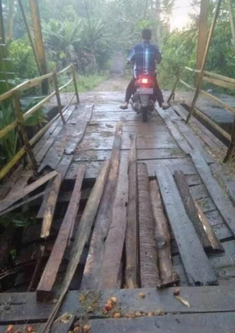 Jembatan penghubung 3 desa rusak parah, belum ada perhatian dari pihak pemerintah