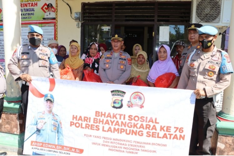 Hari Bhayangkara ke 76 Polres Lampung Selatan, Bagikan Sembako di 7 Titik Lokasi
