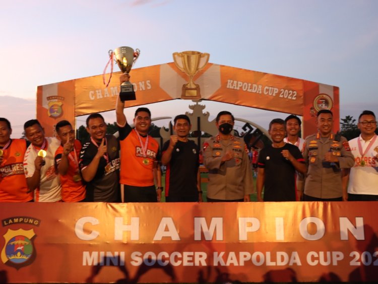 Raih Piala Sepatu Emas Polres Lamteng Dalam Adu Finalti Dengan Team Kesebelasan Brimob Polda Lampung