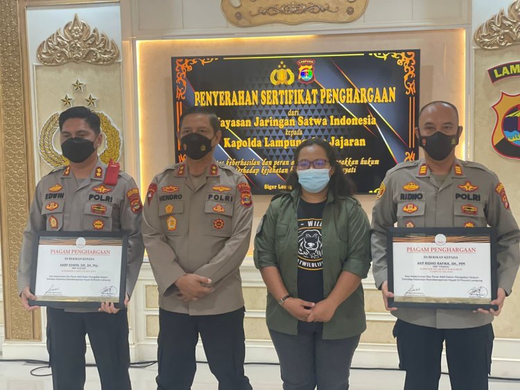 Kapolda Lampung Beserta 28 Personil Terima Penghargaan Dari YJSI Lampung