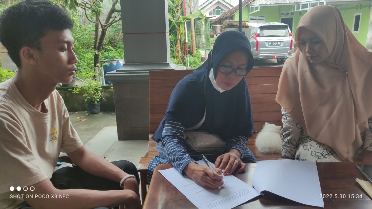 Tiga Pengacara PPKHI Lampung dari Kantor Hukum Muda”i Yunus dan Rekan Berikan Layanan Gratis Korban Penganiayaan Anak Dibawah Umur