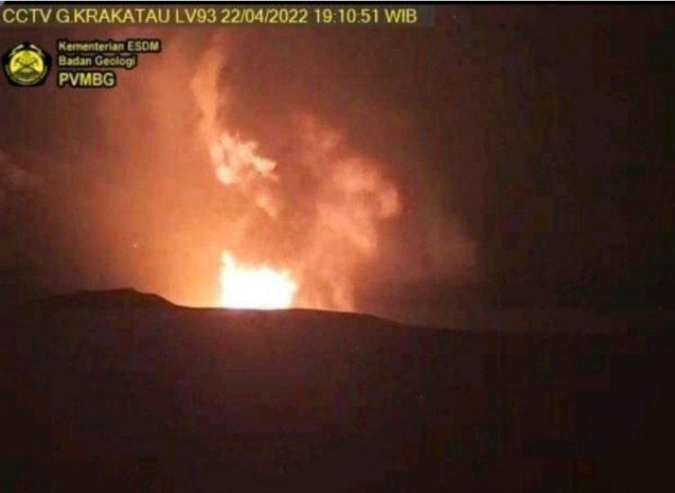 Anak Gunung Krakatau Semburkan Lava Pijar, Warga: Kita Berdoa pada ALLAH SWT