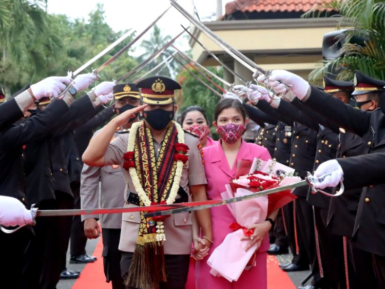 Upacara Welcome And Farewell Parade Iringi Pisah Sambut Kapolres Lampung Tengah