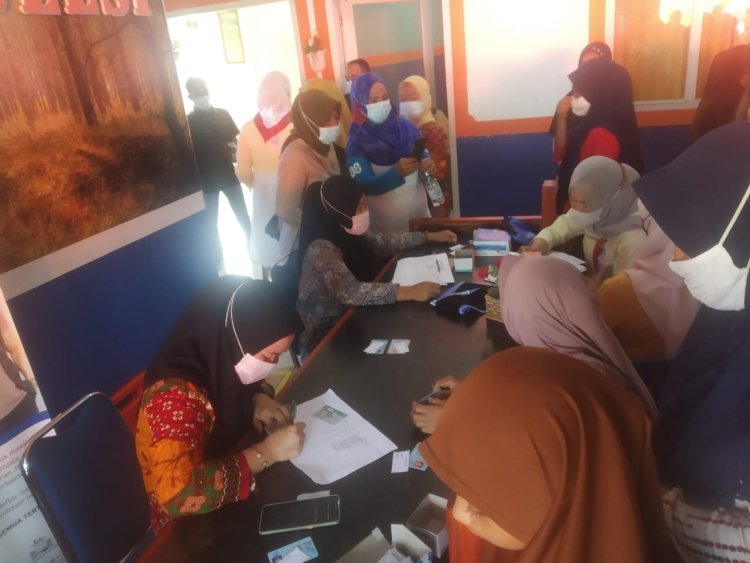 DPD Lukman Abunawas Center Kolaka Timur Melaksanakan Kegiatan Kemanusiaan Serta Bagikan Paket Sembako Di Uesi