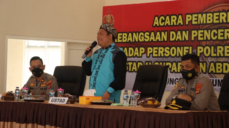 Ustadz Suparman Abdul Karim  Memberikan Tauziah Wawasan Kebangsaan Dan Keagamaan kepada Personil Jajaran Polres Lampung Tengah