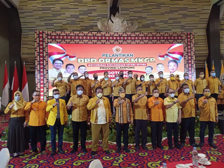 DPP MKGR Lantik Pengurus DPD MKGR Provinsi Lampung Disertai Pemberian Bantuan Nakes dan UMKM
