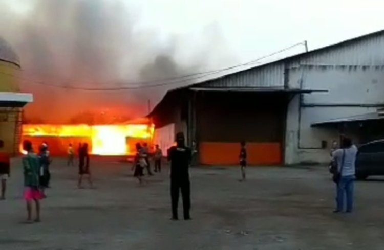 Pabrik PT. Sinar Jaya Into Mulya Di Metro Terbakar