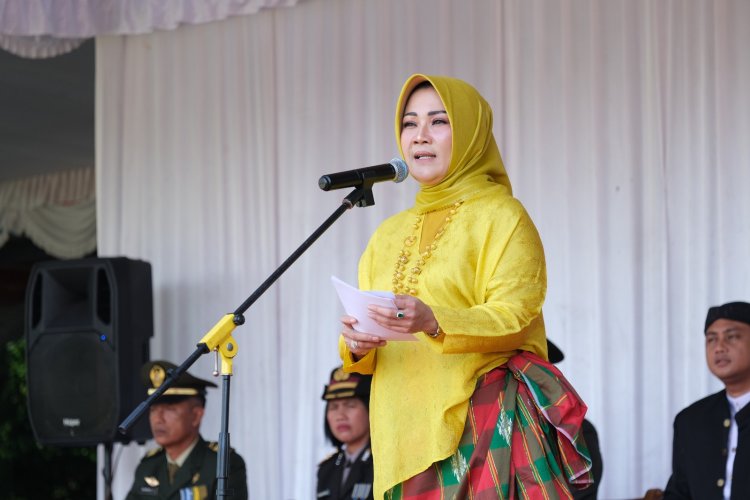 Pimpin Upacara Pakai Pakaian Adat Bugis, Bupati Klaten : Bersatu Padu Membentuk Indonesia