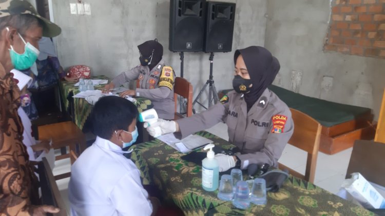 Lindungi Anak Dari Virus Omicron, Polres Lampung Tengah Membuka Gerai Vaksin Presisi Booster Untuk Siswa-Siswi  SLB Poncowati
