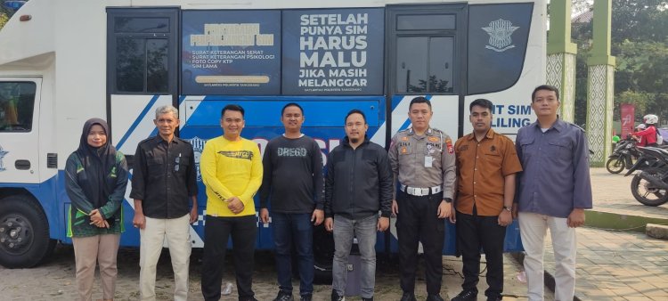 Personel Sat Reskrim Polresta Tangerang Menyelenggarakan Pelayanan Publik di Alun-Alun Kabupaten Tangerang