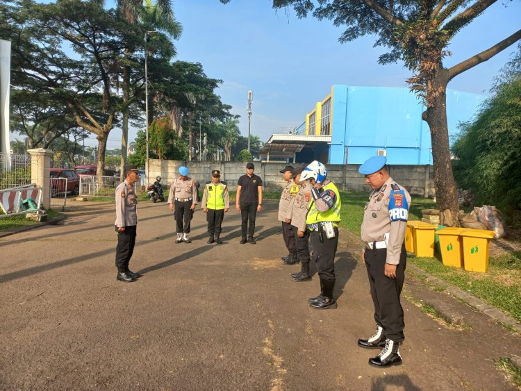 Wakapolsek Cikupa pimpin Apel Pengamanan Keberangkatan aksi unjuk rasa DPC SPN Kab. Tangerang ke Mabes Polri Kebayoran Baru Jakarta Selatan.