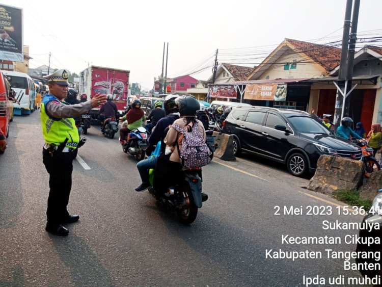 Pelayanan Prima, Satlantas Polsek Cikupa Polres Tangerang Gelar Pengaturan Lalu Lintas