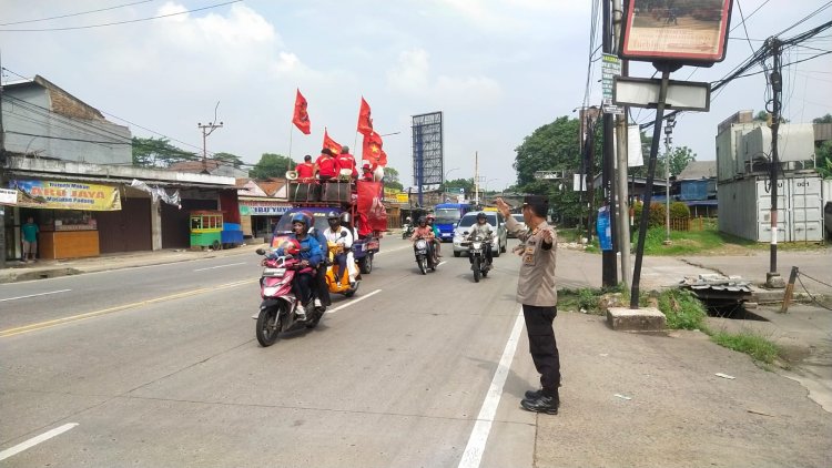 160 Personil Polri Kawal Keberangkatan massa SP/SB Darkum Polsek Cikupa dalam rangka hari Buruh Internasional / May Day 2023 ke Jakarta.