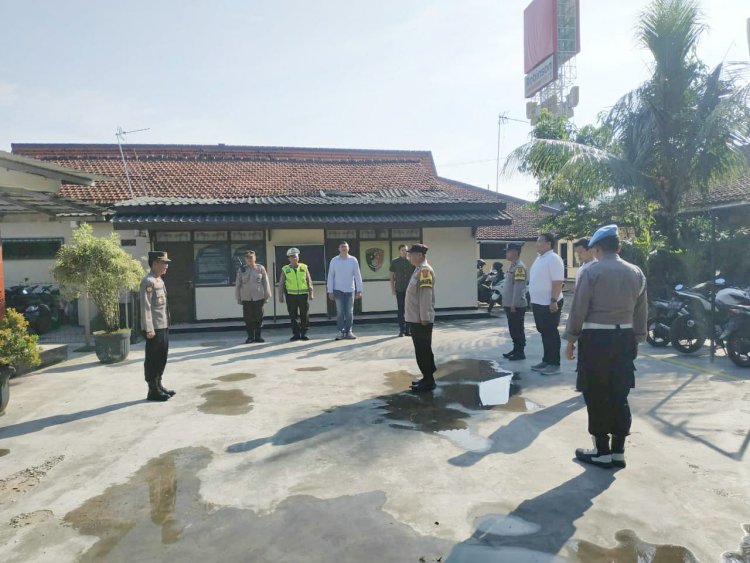 Apel Pagi Bersama Personil, Pimpinan Wakapolsek Cikupa Akp Udiyano Sampaikan Tetap Siapsiaga Penjagaan Sispam Mako Antisipasi Gangguan Kamtibmas