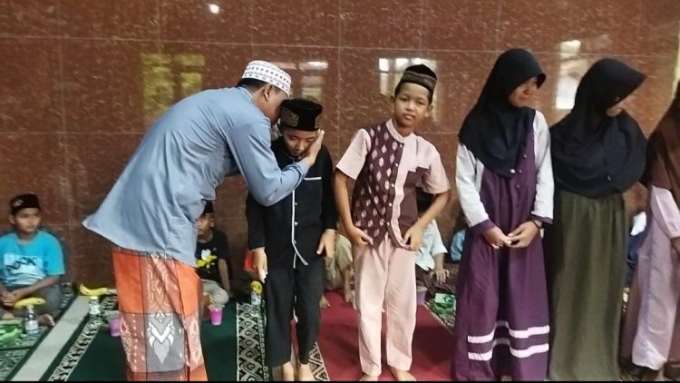 Acara Pembagian Santunan Anak Yatim Piatu, Kaum Duafa Oleh Pengurus DKM Musolah Al-Jaetun Najwa Serta Buka Puasa Bersama Di Kp Kalong Desa Bunar kecamatan Sukamulya Tangerang