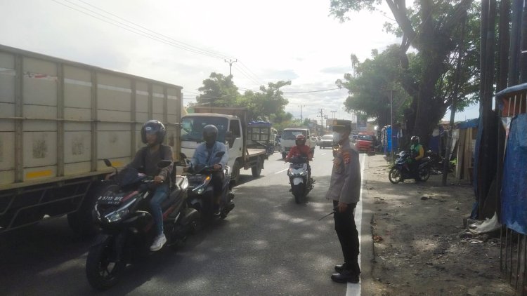 Wakapolsek Cikupa AKP Udiyano melaksanakan Gatur lalin Urai Kemacetan di Depan PT. Chingluh