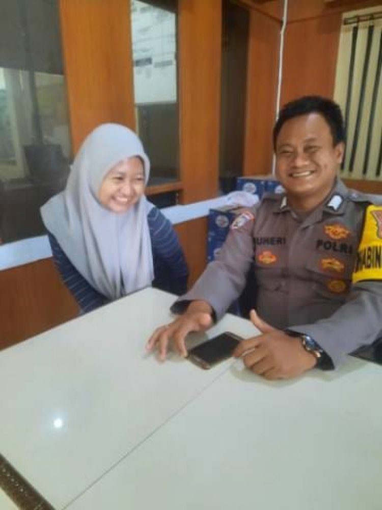 Bripka Suheri Wijaya, SH anggota Sabhara Sambang   Ibu Fitria Kp Talaga Rt 01/01 Program Polisi RW