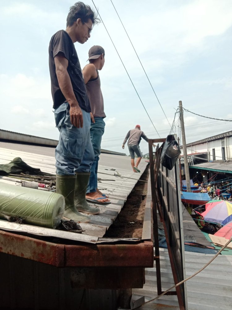 Pengecoran Jalan Timur dan Renovasi Talang Air  Di Pasar Tradisional Cikupa, Menjadi Nyaman Terhadap Para Pedagang
