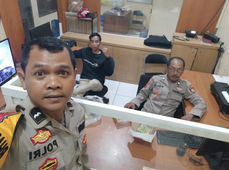 Anggota Polsek Cikupa Cek Ruang Tahanan Pastikan Penjagaan Tahanan Berjalan Dengan Baik