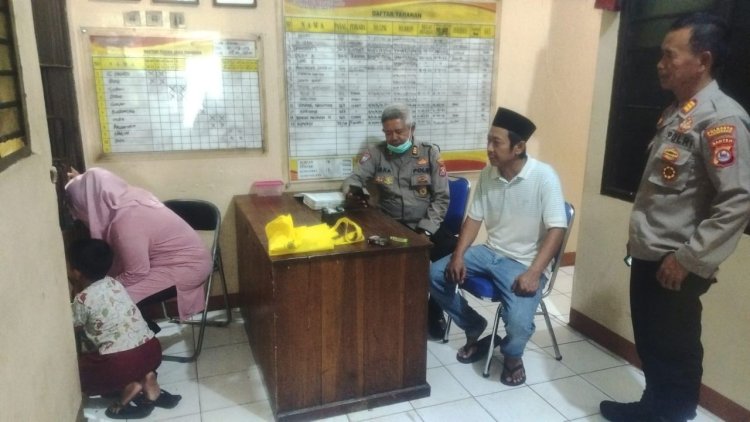 Wakapolsek Cikupa Dan Pawas Fiket Jaga Tahanan Kanit Binmas Dampingi Cek Kunjungan Keluarga tahanan,