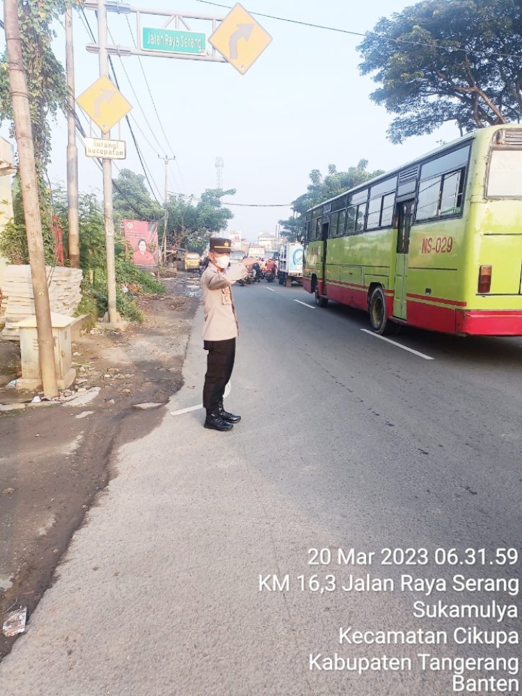 Wakapolsek Cikupa Akp Udiyano, Melaksanakan Strong Point Gatur Lalin Pagi Hari Bersama Anggota Polsek Cikupa Polresta Tangerang Polda Banten