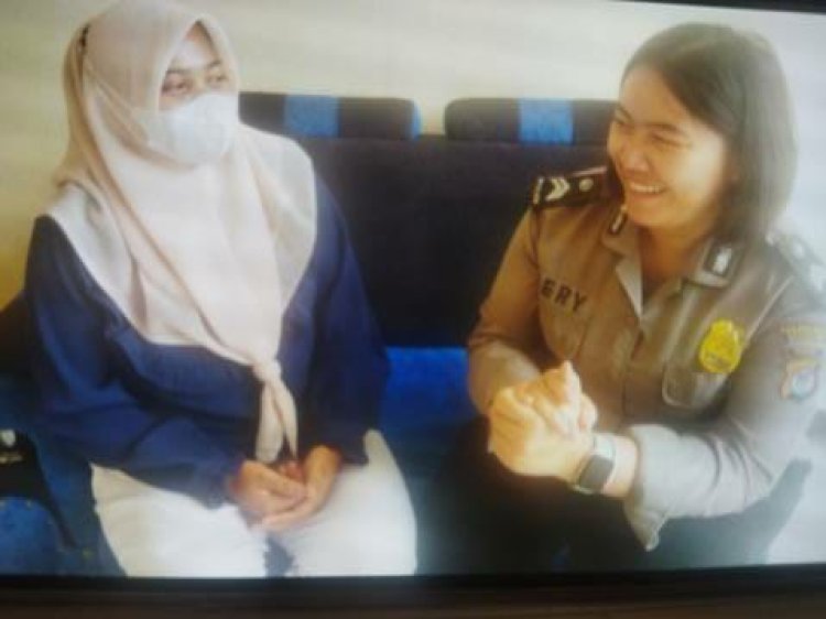 Polisi RW, MERY ZONA MARBUN   ANGGOTA SIUM POLSEK CIKUPA, Kunjungi Kel. Talaga Cikupa Tangerang.