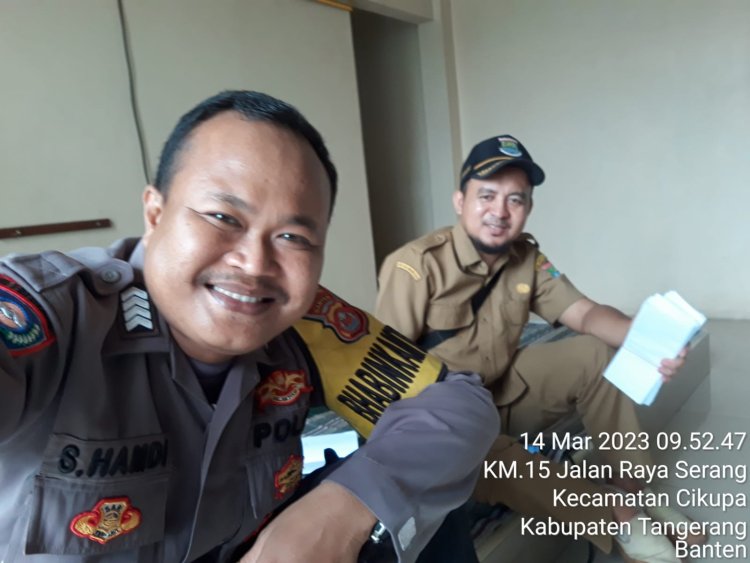 Bripka S Hamdi Bhabinkamtibmas Polsek Cikupa Giat Sambang/DDS Bersama Bapa Jaro 02 Asep.S Desa Cikupa, Beri Himbauan Tetang Kamtibmas