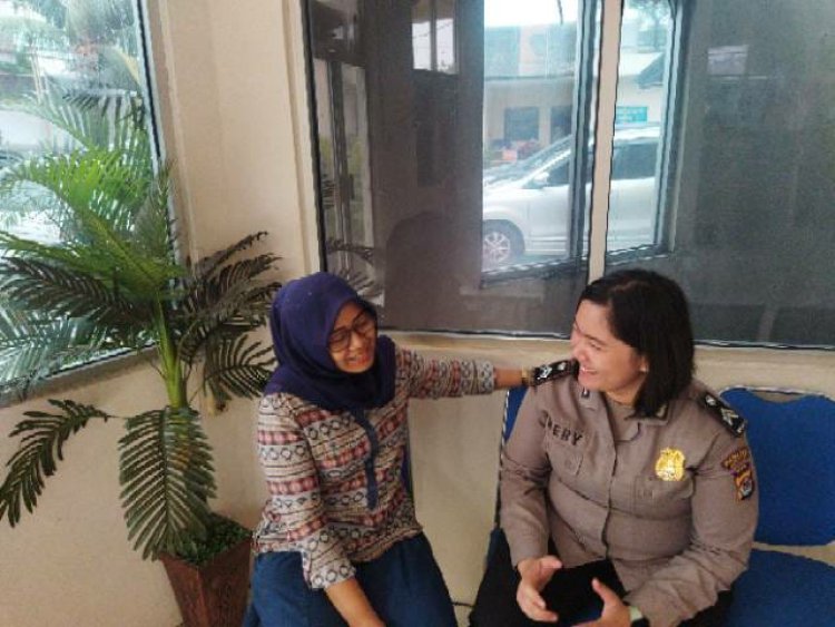 Briptu Mery Zona Marbun Anggota SIUM Polsek CikupaKunjungan Polisi RW Ke Kel. Talaga Cikupa