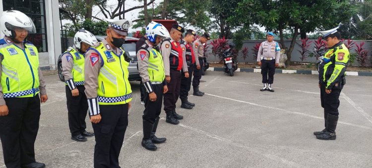 Polsek Cikupa Laksanakan Apel pengamanan keberangkatan massa SP/SB ke DPR RI di Jakarta dalam rangka aksi unjukrasa