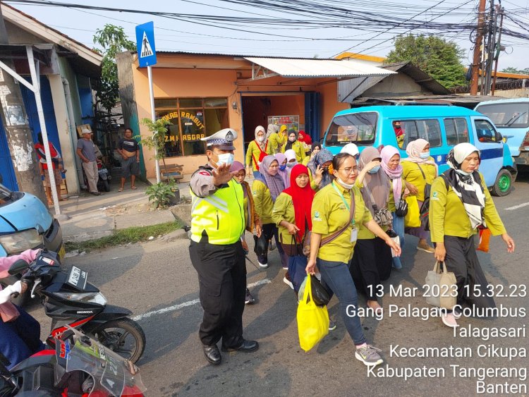 Kegiatan Protap Gatur lalin anggota Polsek Cikupa di Jl. Raya Serang Depan PT Chingluh