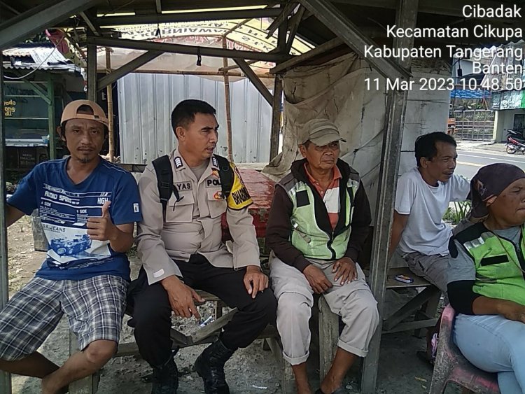 Bripka Ilyas Bhabinkamtibmas Polsek Cikupa Giat Sambang Ke Warga kamp. Kalong Desa Cibadak